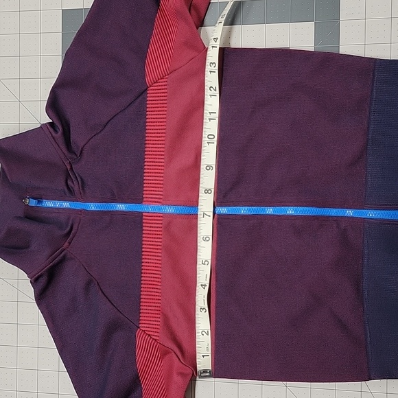 Wome's Fabletics Crop Zip long Sleeve Small maroon & blue - Picture 3 of 4